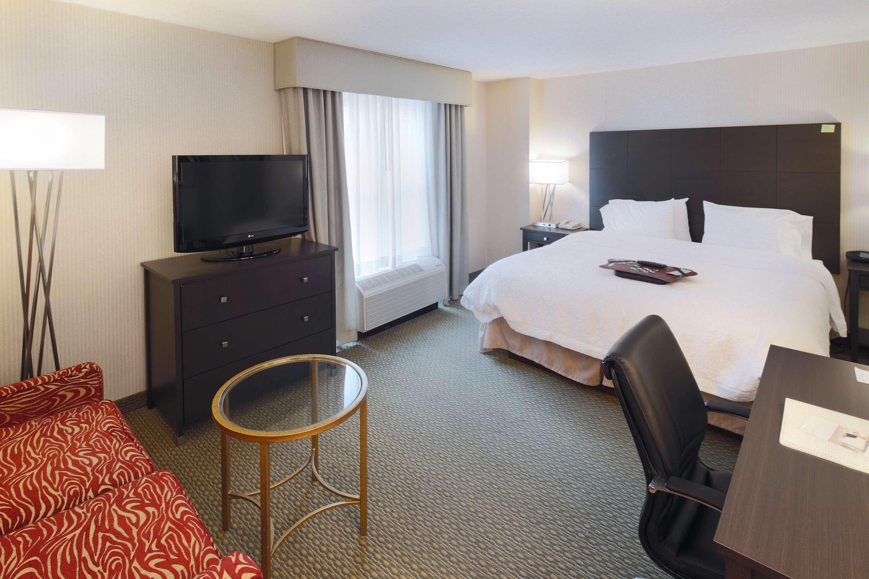Hampton Inn & Suites Arlington Crystal City Dca Exterior photo