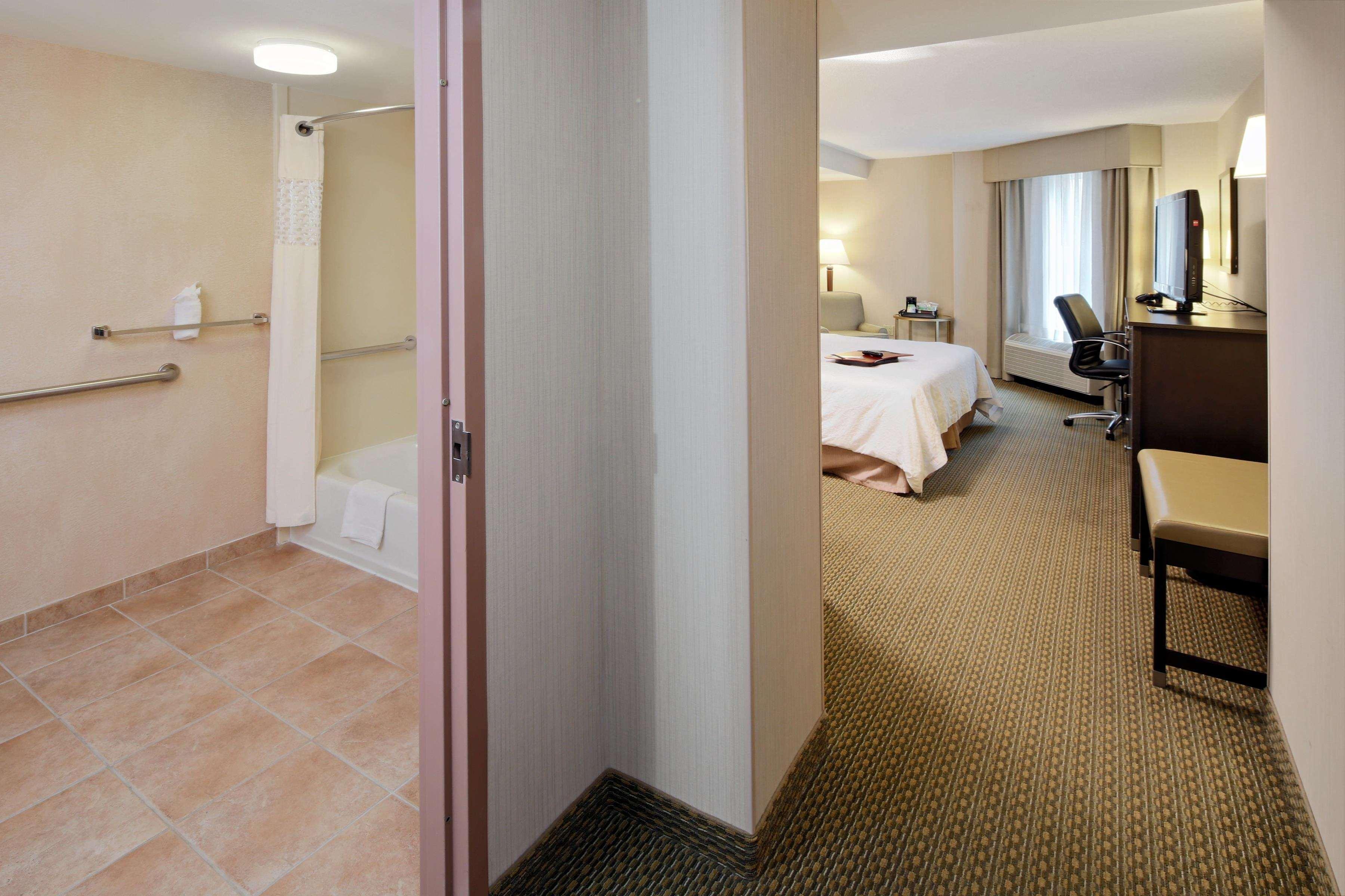 Hampton Inn & Suites Arlington Crystal City Dca Exterior photo