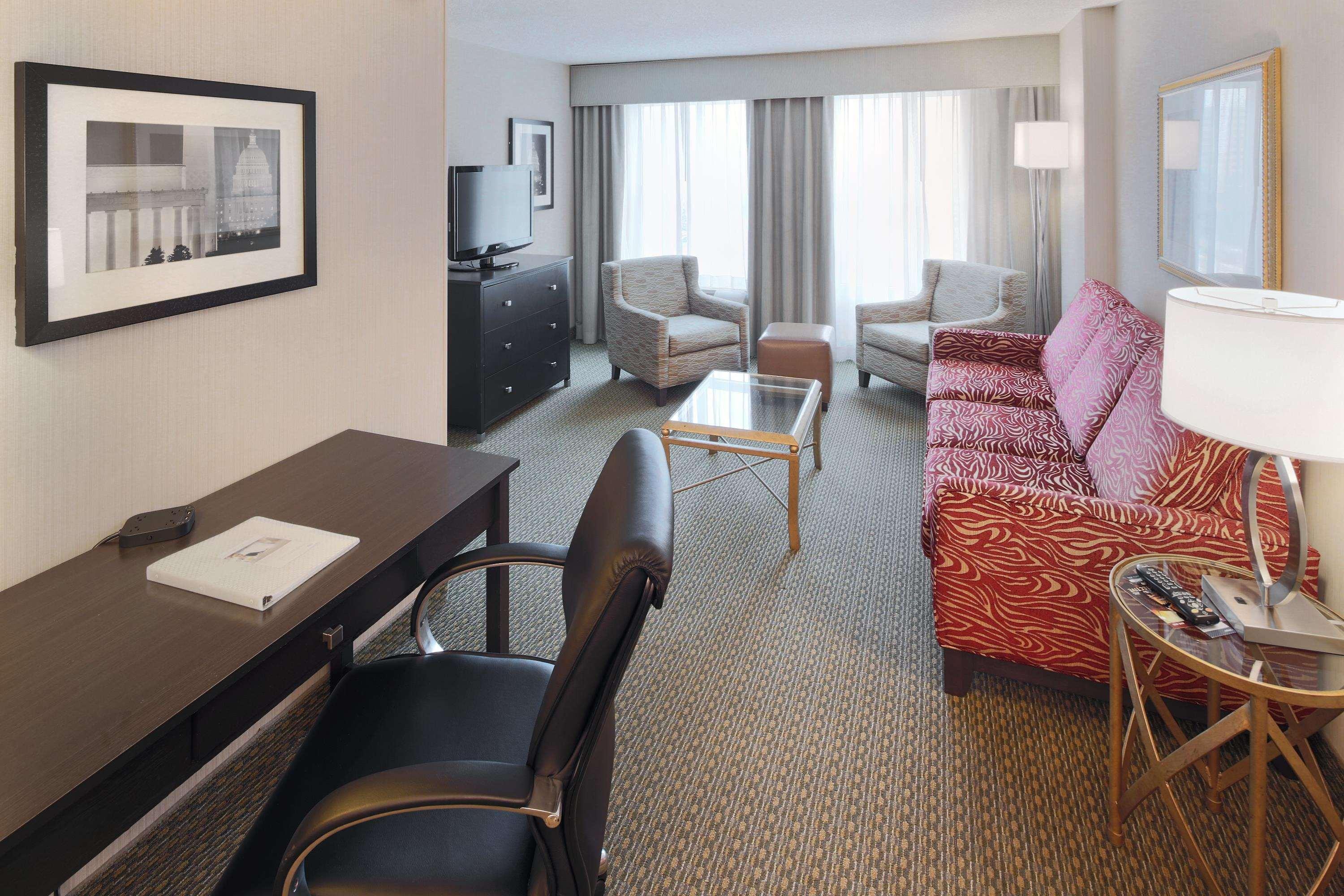 Hampton Inn & Suites Arlington Crystal City Dca Exterior photo