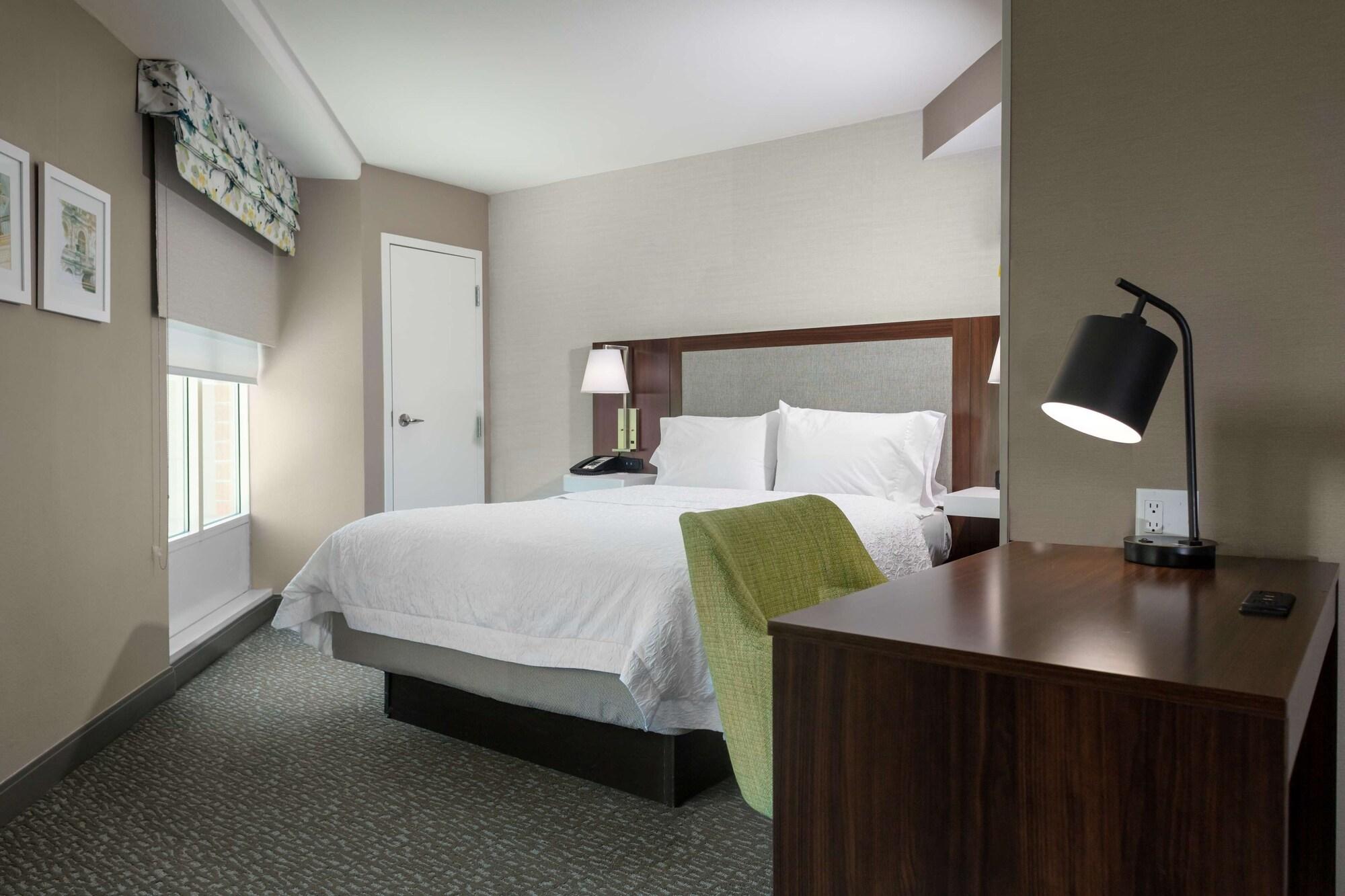 Hampton Inn & Suites Arlington Crystal City Dca Exterior photo