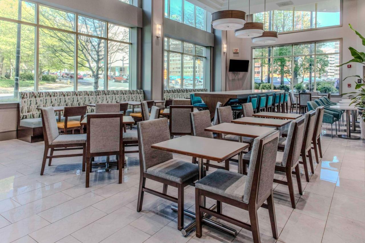 Hampton Inn & Suites Arlington Crystal City Dca Exterior photo