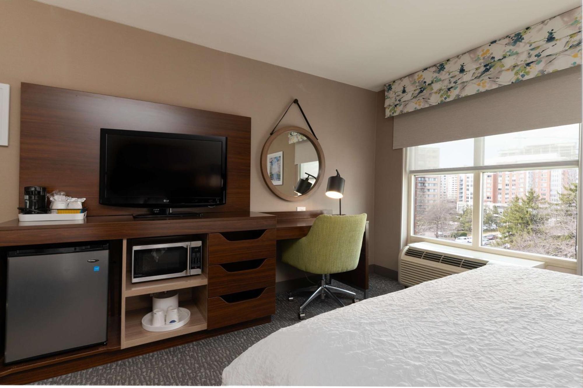 Hampton Inn & Suites Arlington Crystal City Dca Exterior photo