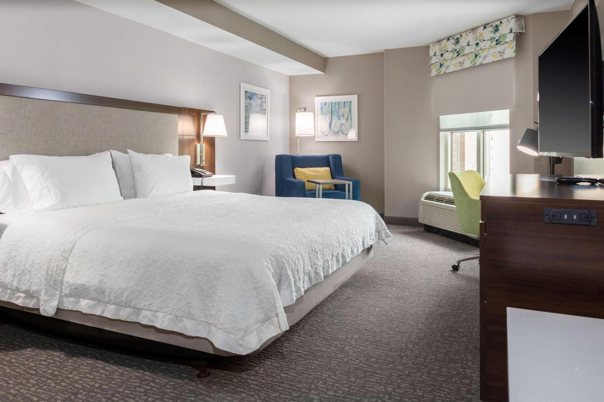 Hampton Inn & Suites Arlington Crystal City Dca Exterior photo