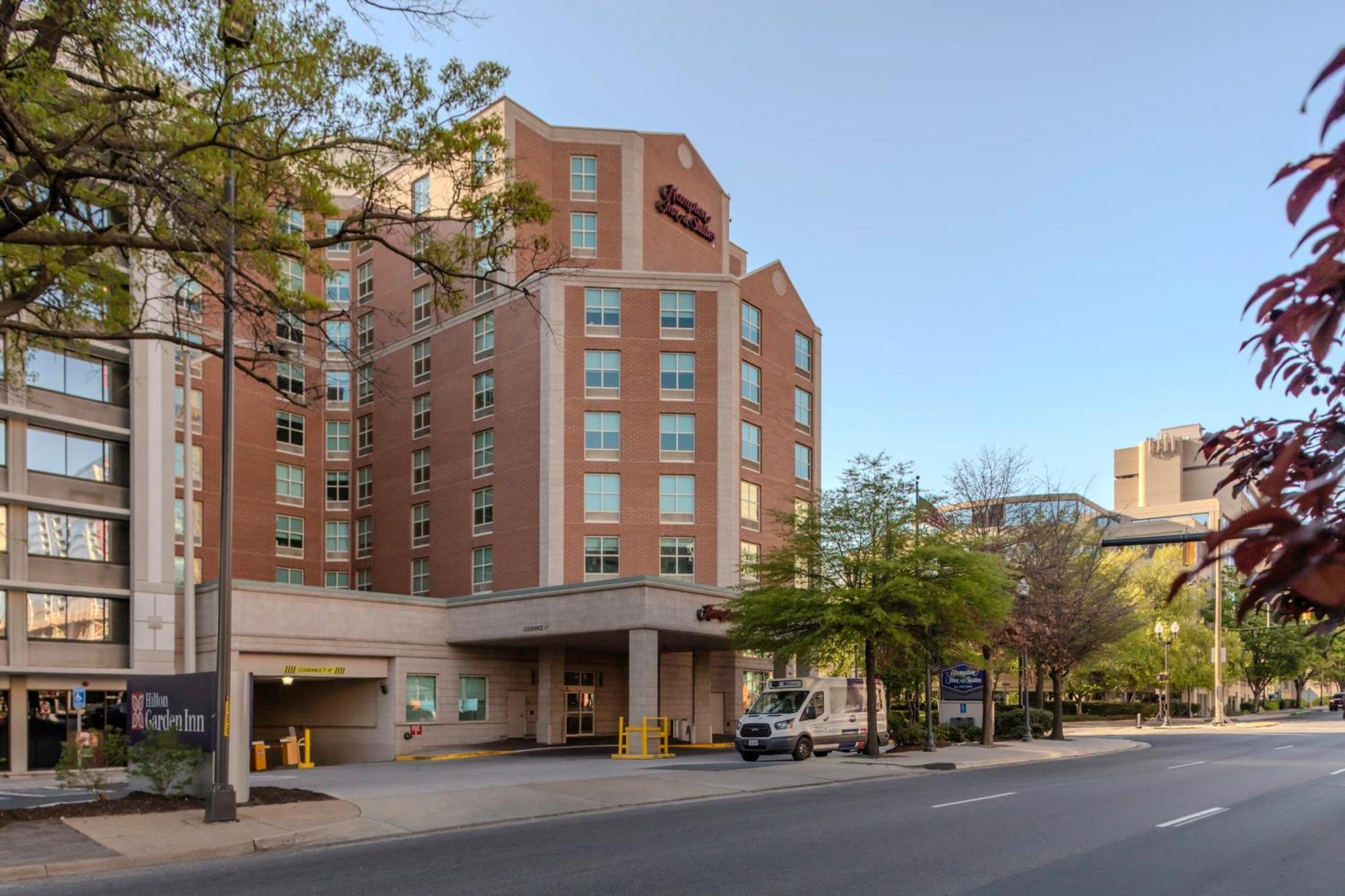 Hampton Inn & Suites Arlington Crystal City Dca Exterior photo